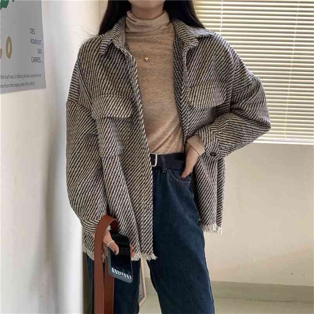 Women's Tan & White Houndstooth Like Pattern Jacket - Picture 10 of 10